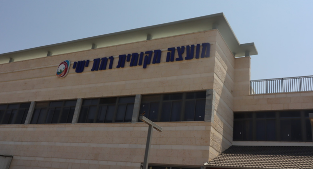 בניין מועצת רמת ישי. ההורים דורשים שינוי