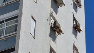 המזגן מעל גן הילדים