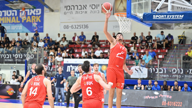 שחקני ב"ש במשחק מול אילת בשבוע שעבר. משימה לא קלה מצפה הערב