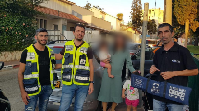 האם, הילדות והמתנדבים לאחר החילוץ