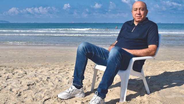 "אני איש תקשורת בפנסיה". בהלול 