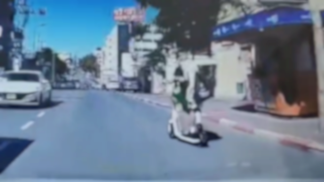 הנערים על הקורקינט