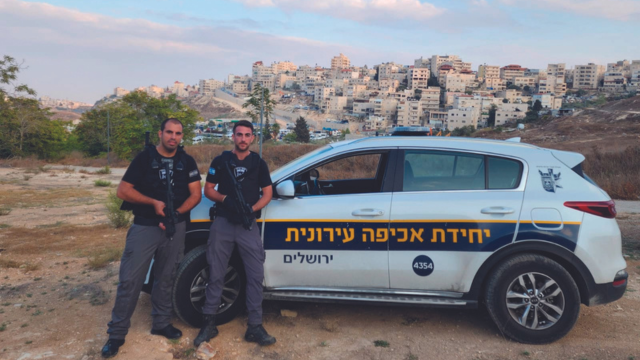 נוכחות מוגברת של ניידות. אנשי אגף האכיפה