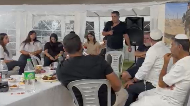 אביו של אור מזרחי ז"ל במהלך השבעה