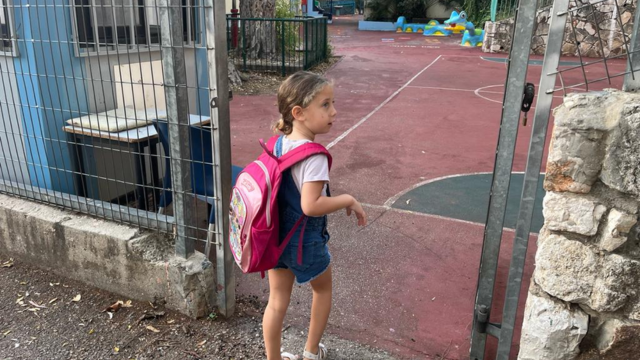 כניסה ללא שומר בשער לא נעול