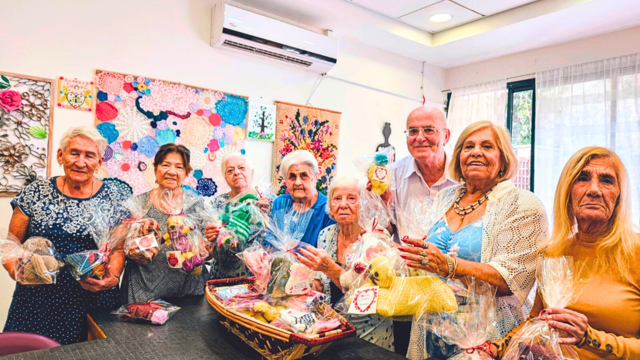 מבצע סבתא. סורגים למען משפחות המפונים