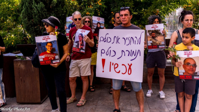 "בתופת כבר שלושה שבועות". המפגינים ברחובות