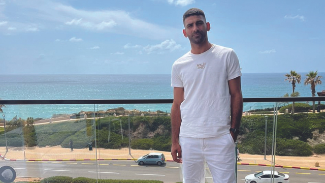 אדיר חליפה. "קרה לי נס" 