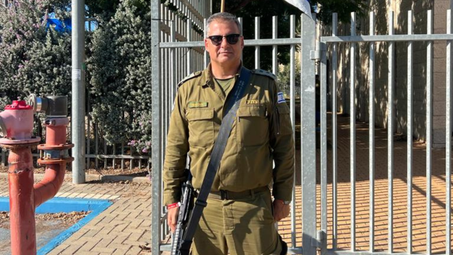 אל"מ (במיל') משה חולי. "הצלחנו להרגיע ולהוריד את רמות החרדה" 