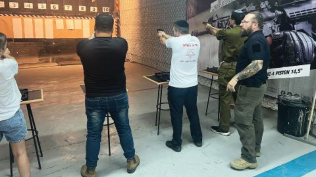 הדרכת ירי במטווח "רתע" בבאר שבע