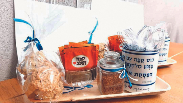 "לפנק אהובים". הספלים של נעמה קדוש
