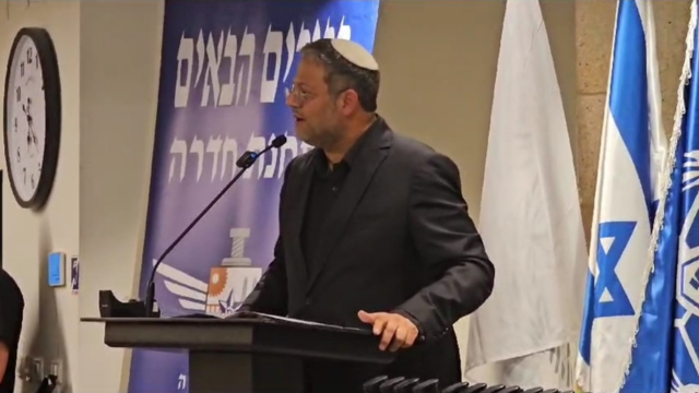 השר איתמר בן גביר בטקס. "נשק מציל חיים"
