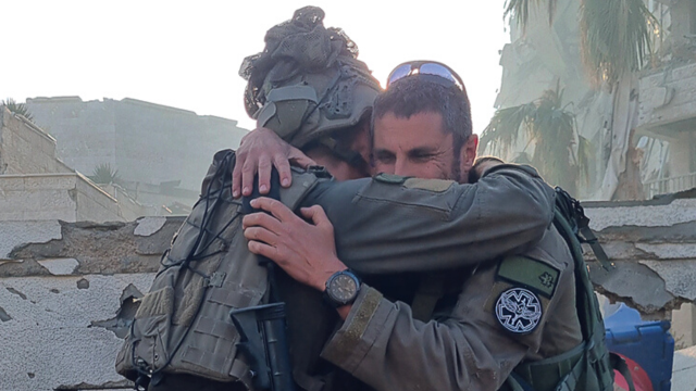 "מאוד שמחתי לראות אותו". המפגש בין האב לבנו 