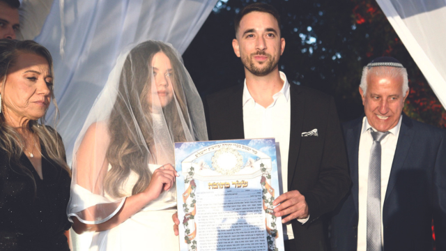 בני הזוג מתחת לחופה. אירוע שלא יישכח