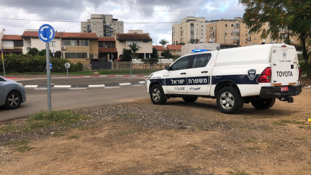 ניידת משטרה ליד פאר צור. הצוות התלונן על עבירות תנועה