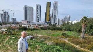 אלי יריב במתחם המגורים החדש שייבנה בפארק הים