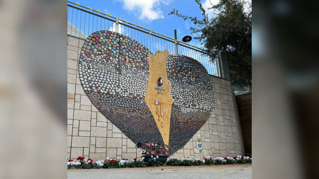 המיצב לב אל לב בנתניה