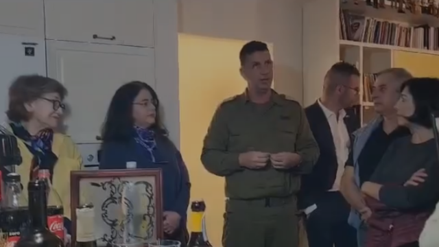 יריב פישר בחוג הבית אצל גרמן