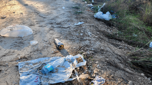 "פשוט מגעיל". אשפה ליד קברות המכבים
