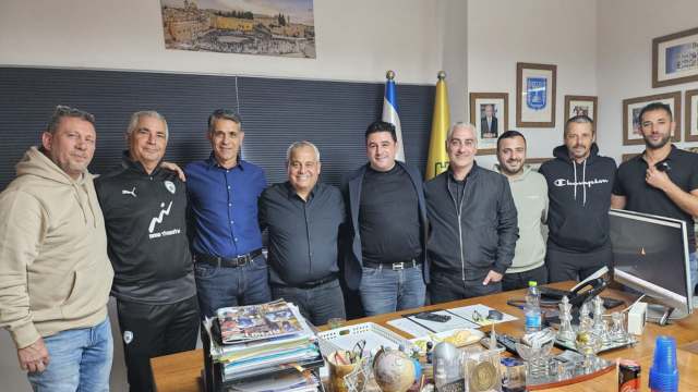 אנשי ההתאחדות עם אנשי מ.ס דימונה. מחזקים את מחלקות הנוער