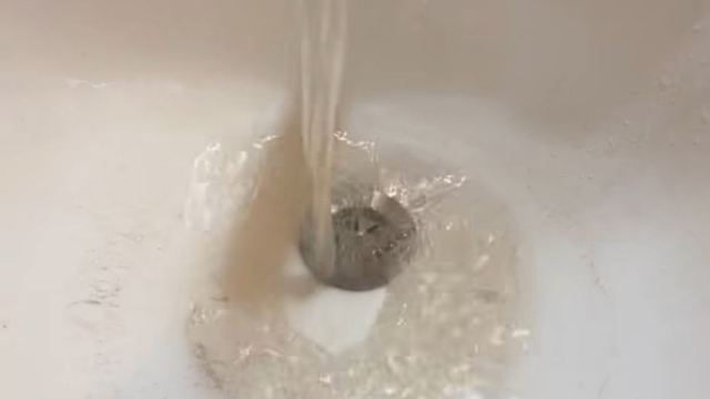 המים שיצאו מהברז בשכונת קרית יובל