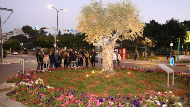 חנוכת הכיכר החדשה