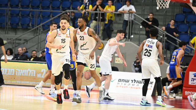 שחקני באר שבע. רוצים לעשות הערב היסטוריה קטנה