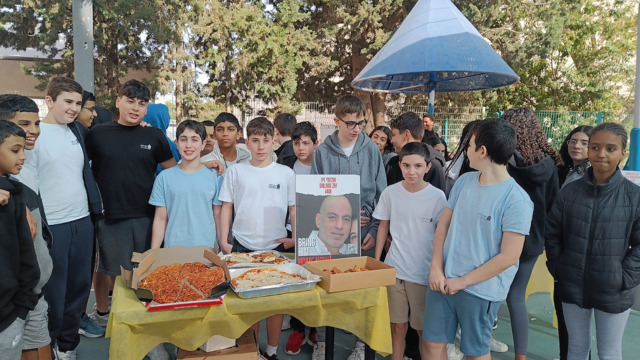 תלמידי דרכא עם המנות