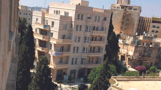 הבניין בו נמצא הנכס. רחוב וושניגטון,