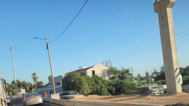ליאל גרדנס לאחר הסגירה במחלף ירקונים