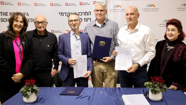 מימין: פרופ' לאה פרץ ראש בית הספר לעיצוב, מר שרון זייד, מנכ"ל אוניברסיטת חיפה, פרופ' גור אלרואי, רקטור אוניברסיטת חיפה, מ"מ נשיא המרכז האקדמי ויצו, אדריכל אורי רונן, מר צביקה רק, יו"ר הוועד המנהל של ויצו, גב' אניטה פרידמן, יו"ר ויצו העולמית.