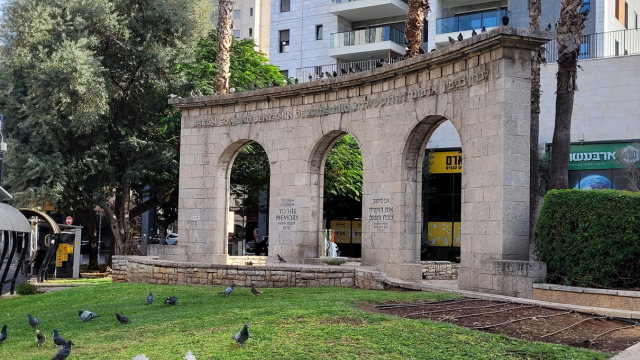 המצבה אנדרטת הברון רוטשילד פתח תקוה - תמונת פייסבוק
