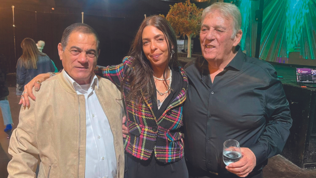מורן סטלה ינאי עם בני משפחה במסיבה