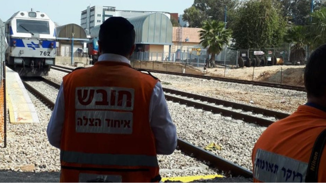 נורה על המסילה