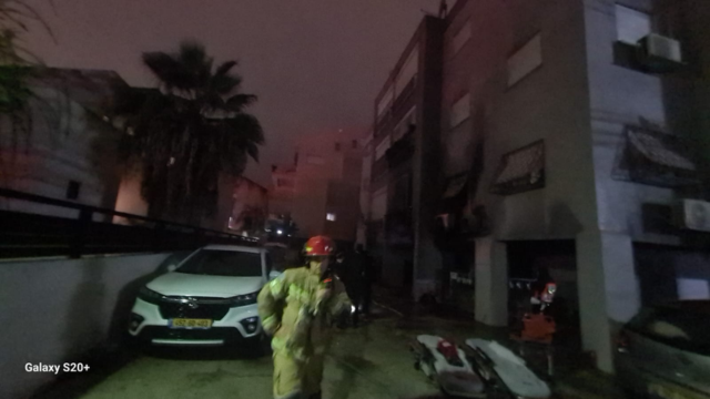 זירת השריפה ברחוב הגדוד העברי 
