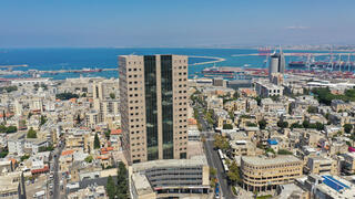 מגדל עם נוכחות. ארמון