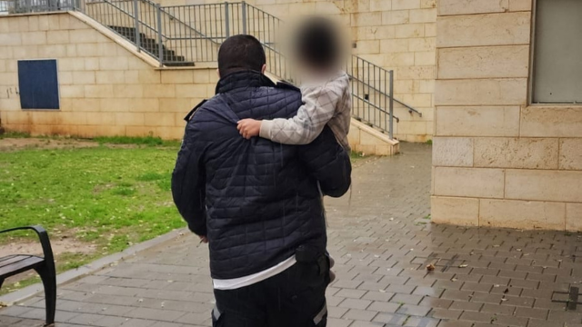 הילד בידיו של פראמדיק מד"א
