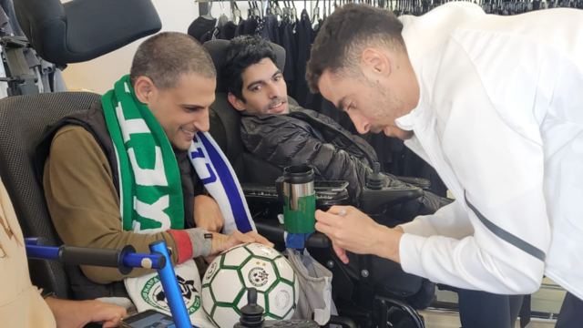 חזיזה וחברים באירוע
