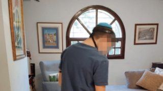 הילד שממתין בביתו לשיבוץ