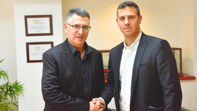 הולכים יחד. עציוני וסער