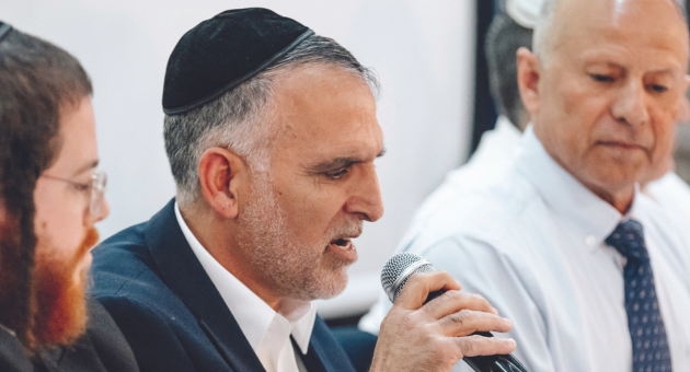 הרב יצחק טנג'י במועצת העיר הראשונה בקדנציה