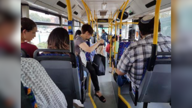 אוטובוס בפתח תקוה