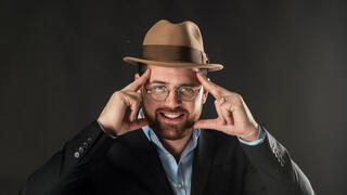 אמן החושים מיכאל סיימן