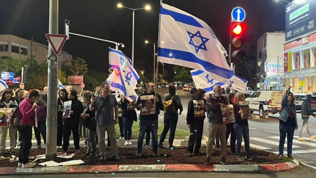 ההפגנה בכיכר ספר חיפה