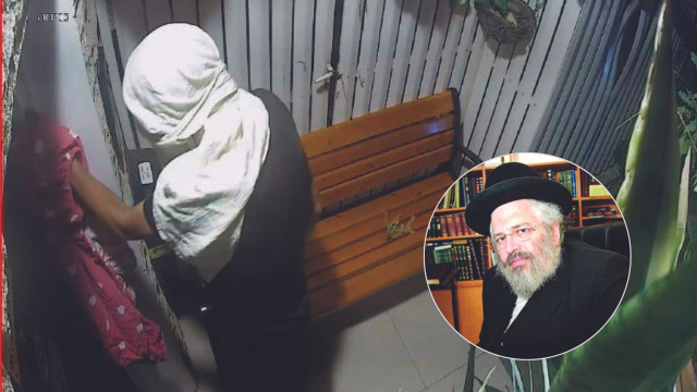 עם כיסוי על ראשו ופניו 