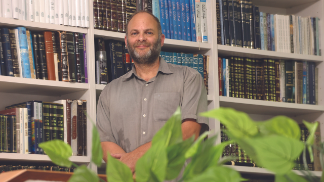 הרב אנגלמן. "יצאתי לבדוק את השאלה עד כמה אפשר בכלל לשנות גורל חיים מוכתב מראש"
