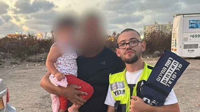 הפעוטה חולצה בשלום
