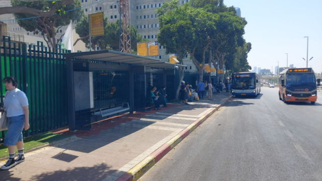 תחנות אוטובוס בפתח תקוה