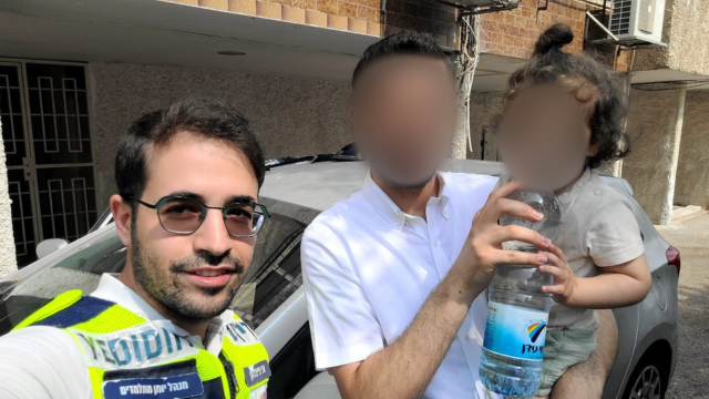 "חילצנו את התינוק היישר לידי זרועות אביו"