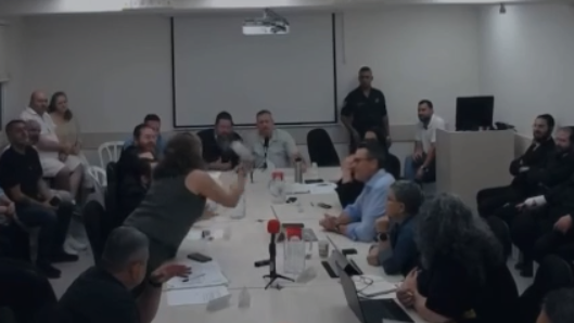 הסערה בישיבת המועצה בערד